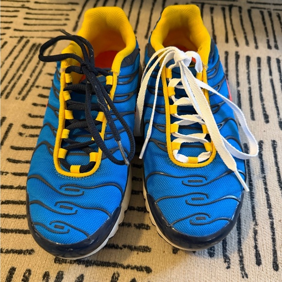 Nike Kids Blue and Yellow Air Max Plus TN - Picture 4 of 6